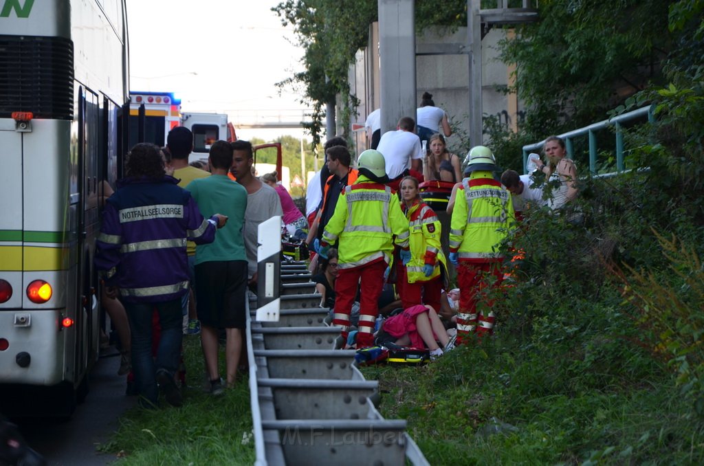 Einsatz BF Koeln Klimaanlage Reisebus defekt A 3 Rich Koeln hoehe Leverkusen P006.JPG